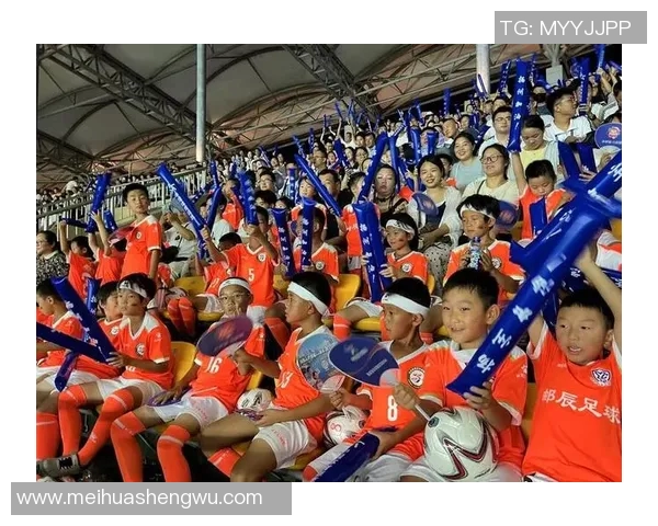 三位足球女星以鲜明个性与精彩表现成为新一代足球偶像，燃动赛场魅力无限