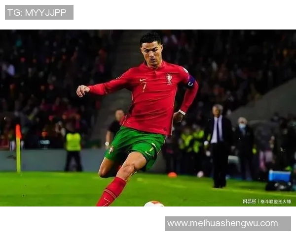 卷发足球明星崭露头角 展现超凡技术与拼搏精神成为球场新宠 卷发足球明星崭露头角 展现超凡技术与拼搏精神成为球场新宠